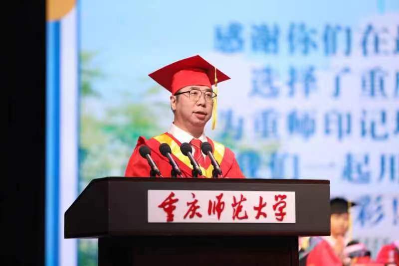 taptap点点官方网站校长孟东方寄语学子:涵养“大气”。受访单位供图 taptap点点官方网站校长孟东方寄语学子:涵养“大气”。受访单位供图