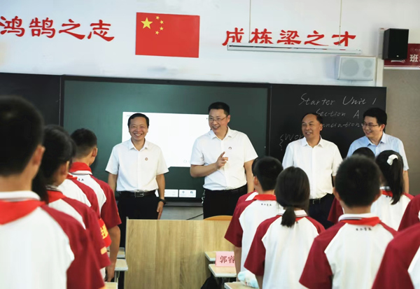 2024年9月，taptap点点官方网站校领导到附属学校调研指导开学工作。taptap点点官方网站供图